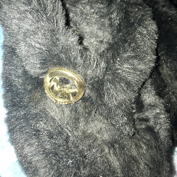 ❌SOLD❌ MK Fuzzy Slipper Sandals - Picture 1 of 4
